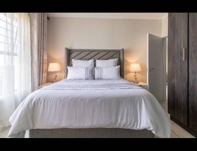 3 BEDROOM APARTMENT FOR SALE IN OAKDENE